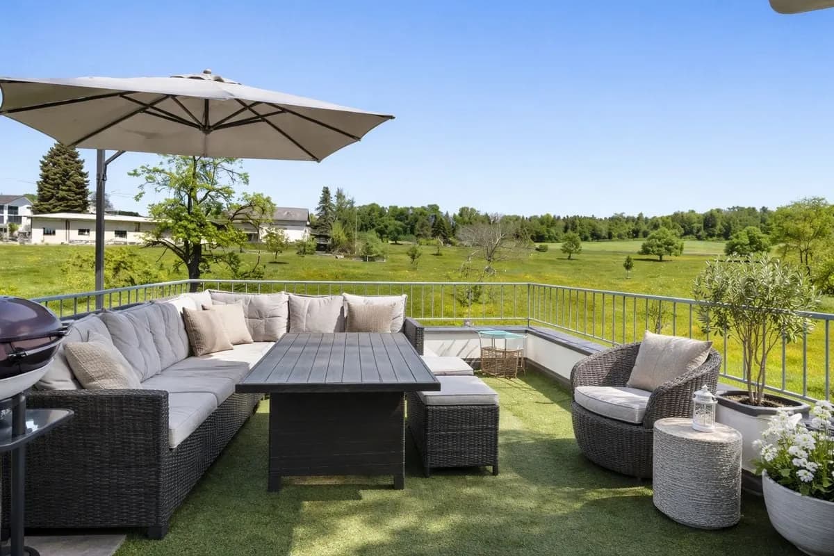 Attika-Wohnung mit Panoramablick in Oberwil-Lieli