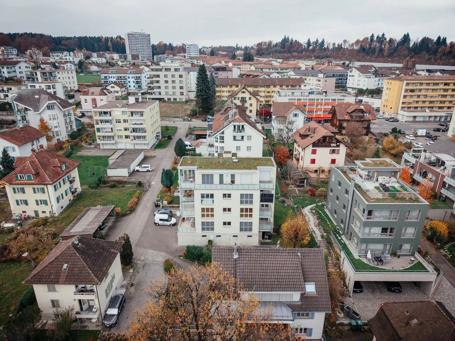 LICHTDURCHFLUTETES WOHNEN MIT VIEL RAUMGEFÜHL FÜR IHRE FAMILIE