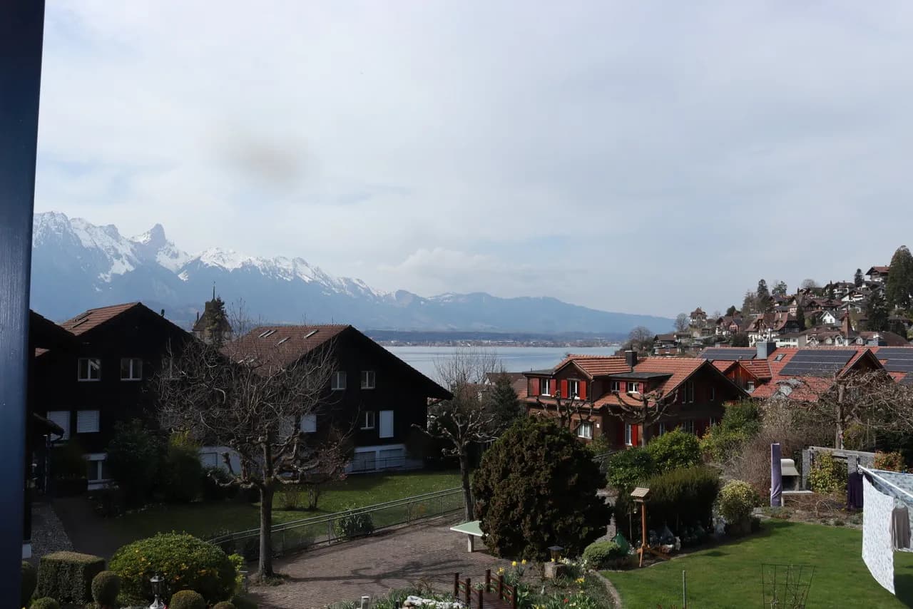 Maisonette-Traum mit Seesicht & Cheminee - Wohnen am Thunersee