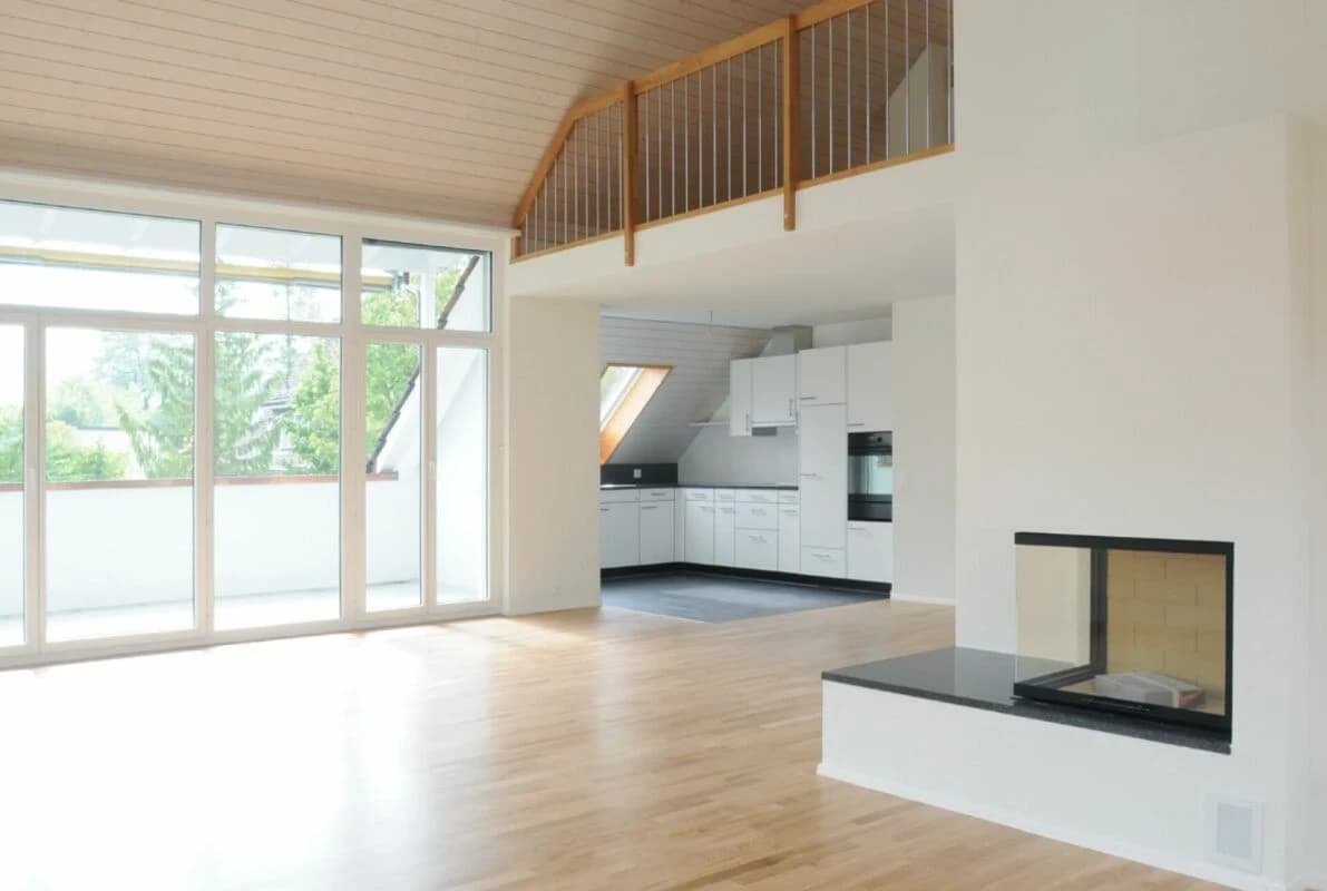 Lichtdurchflutete 4,5 Zimmer Maisonettewohnung mit Galerie, Terrasse und vielseitigem Wohngefühl