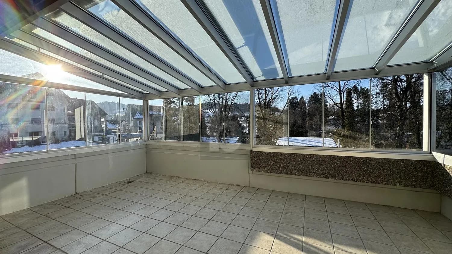 EINLADEND, HELL, IDYLLISCH UND BEQUEM