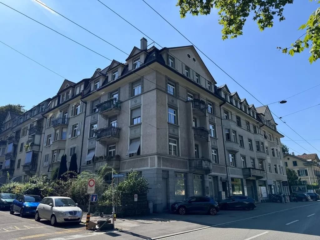 5.0 Zimmerwohnung an Top Lage mit 3 Balkone + neuer Küche