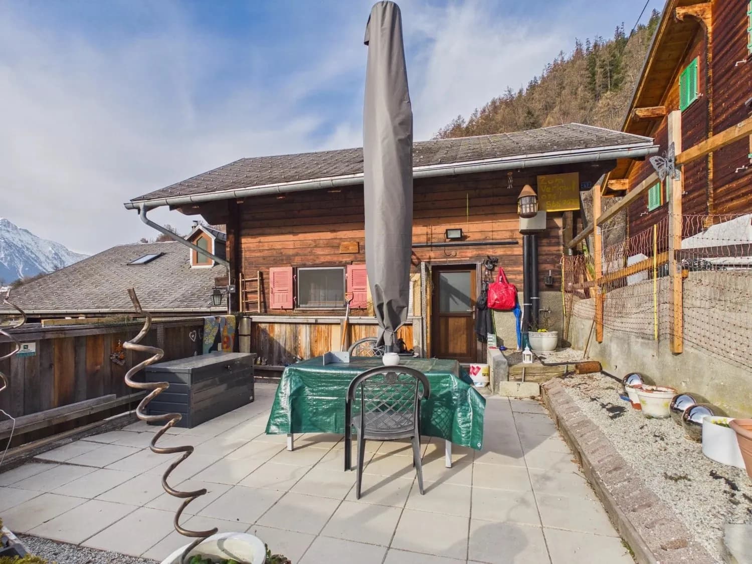 Haus mit Sitzplatz, Remise und Garage in Feschel