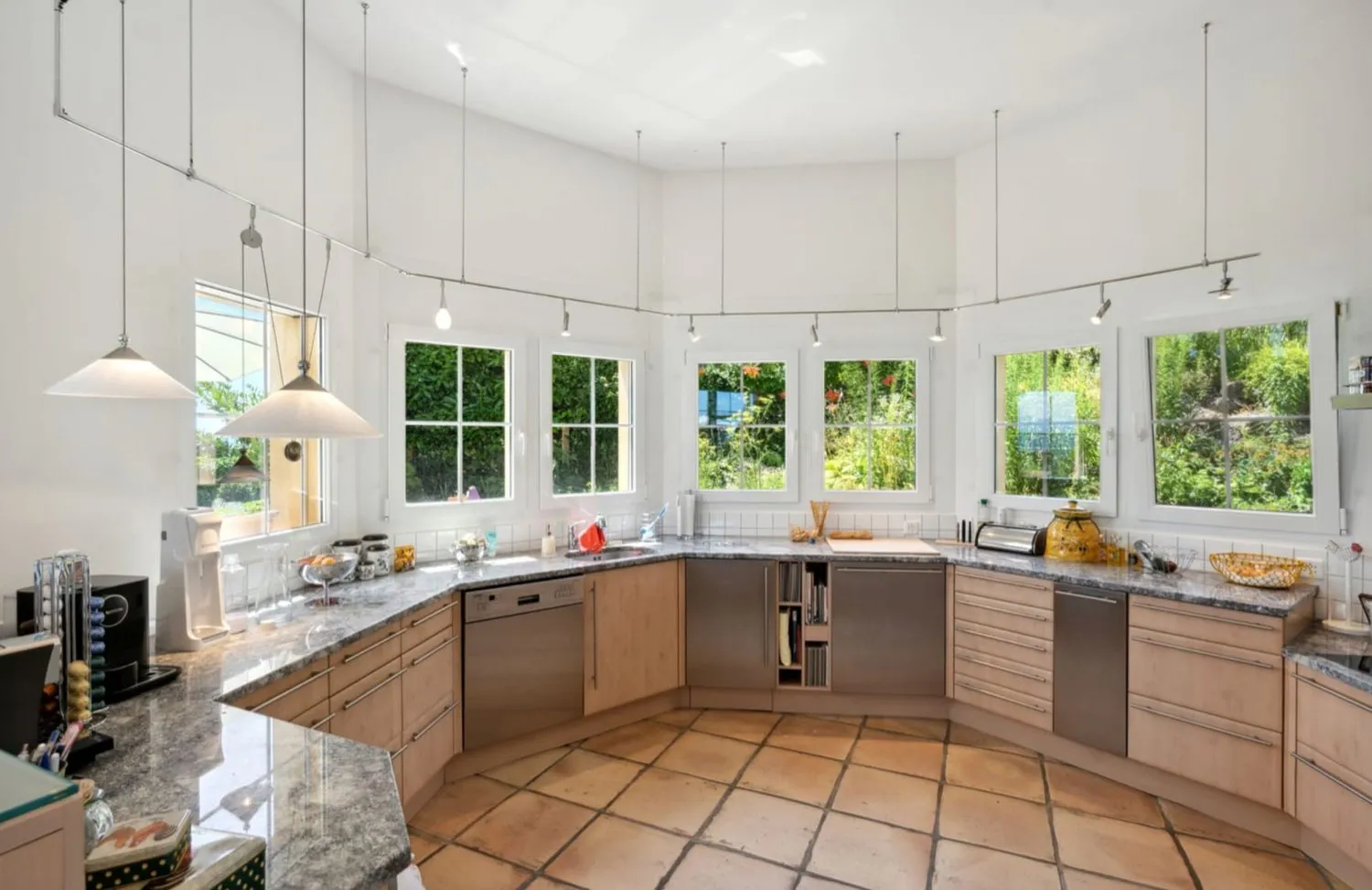 7.5-Zi.-Terrassenhaus mit Pool und Seesicht in Bellerive kaufen