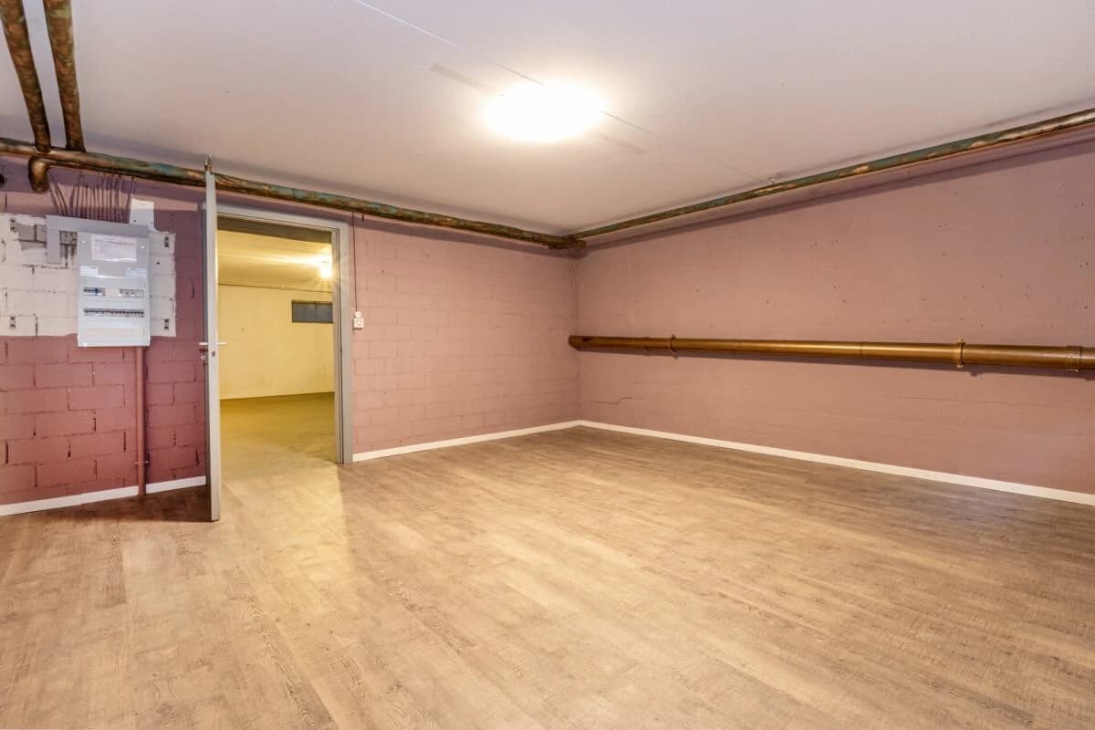 Renoviertes 5-Zimmer Mittelhaus mit Aussenparkplatz im beliebten Nägelseequartier