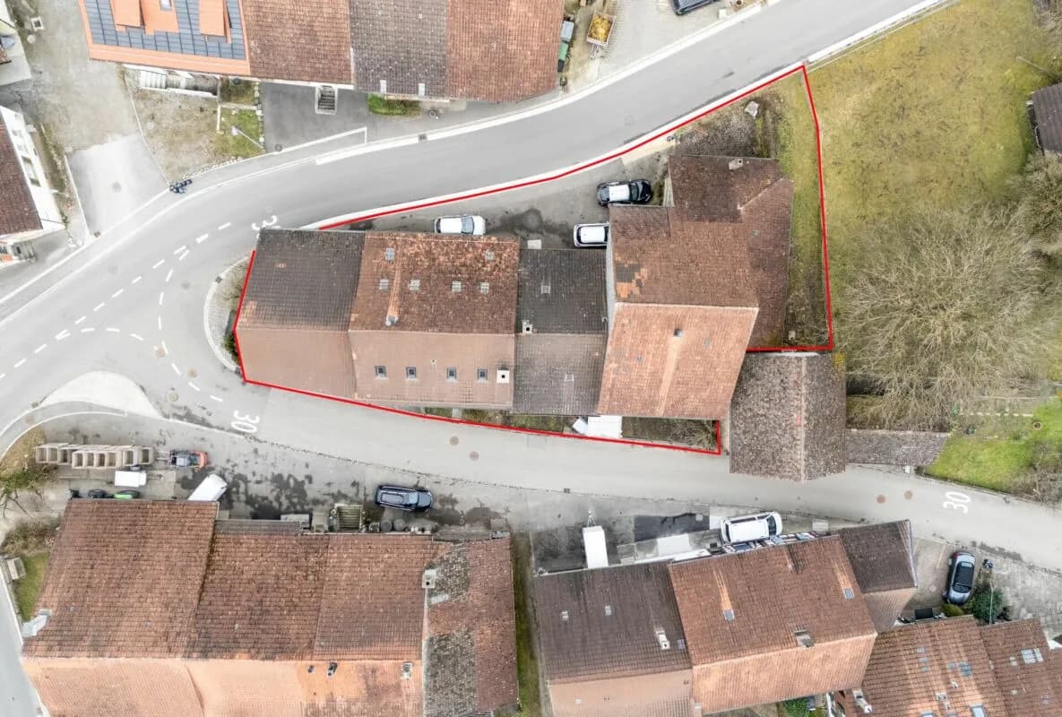 Potenzialreiches Bauernhaus mit drei Wohneinheiten und Scheune