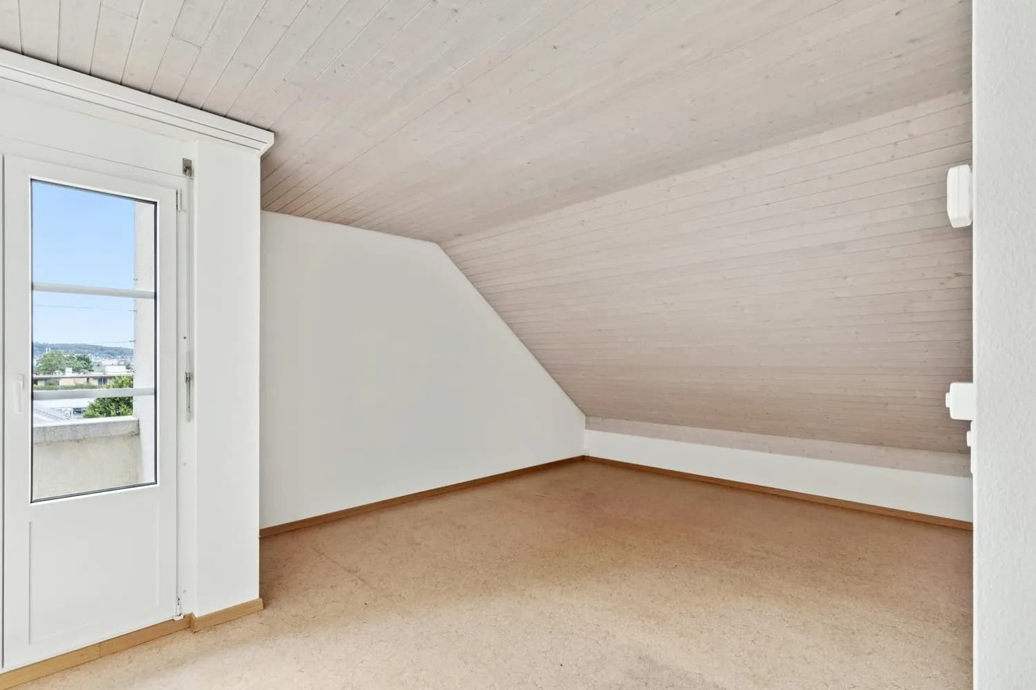 Für Dachwohnungen-Liebhaber! *Mieten ohne Kaution*