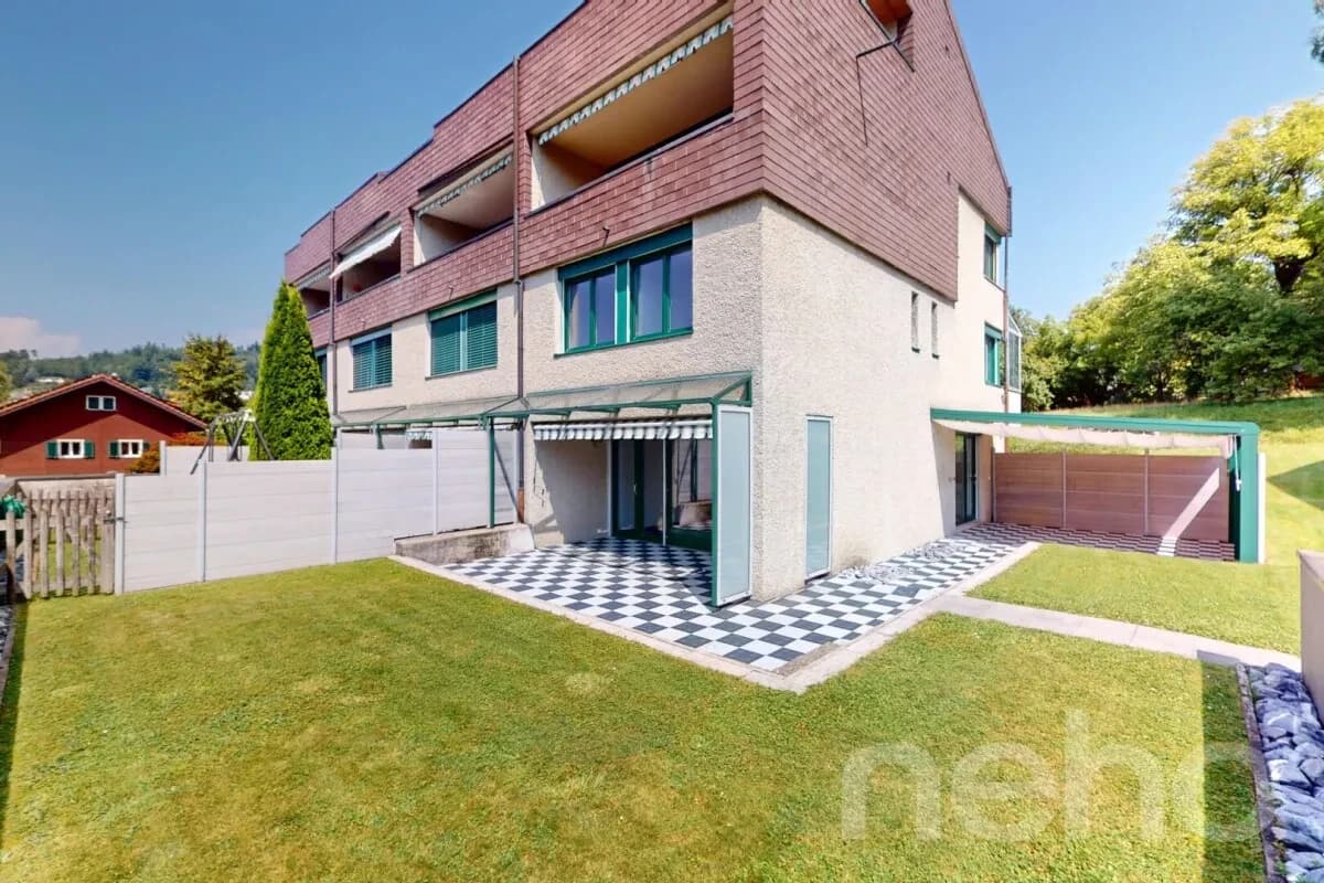 Moderne und renovierte Maisonette-Wohnung mit Gartensitzplatz