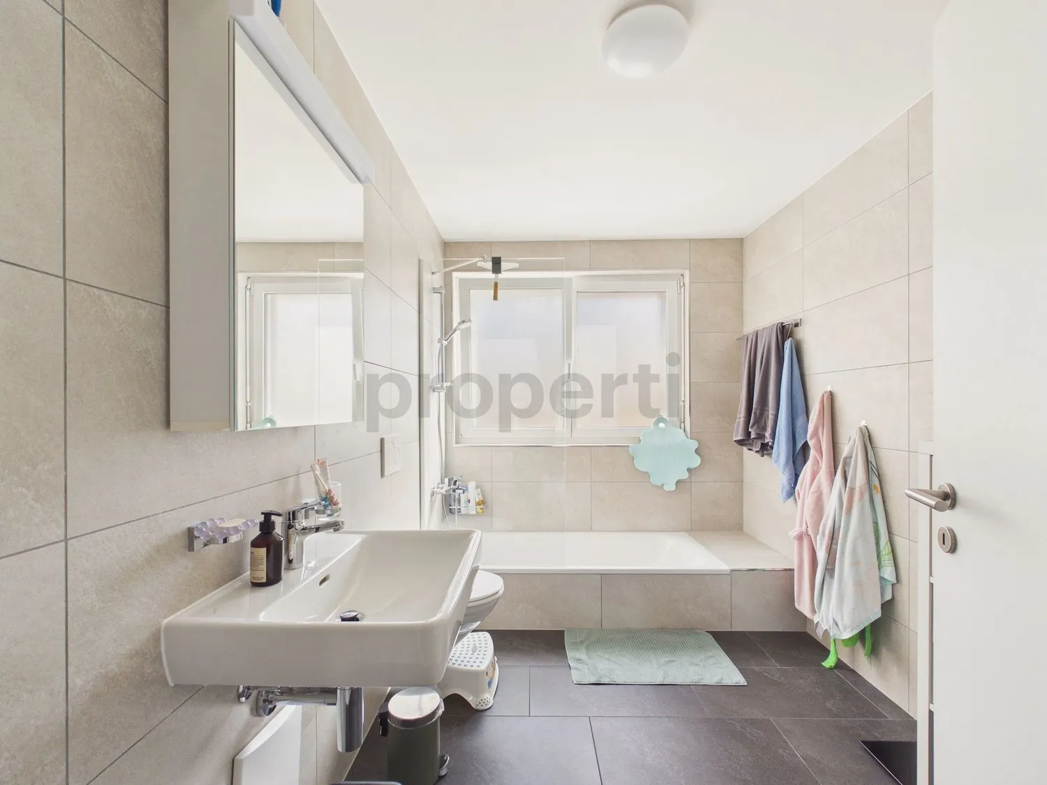 Moderne 3.5-Zimmer-Wohnung mit Liftkomfort, Menziken