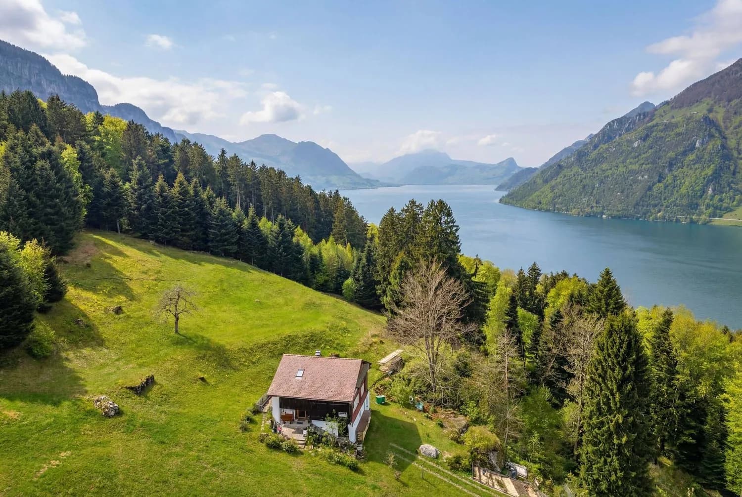 HISTORISCHES ANWESEN IN PRIVILEGIERTER ALLEINLAGE VON SEELISBERG