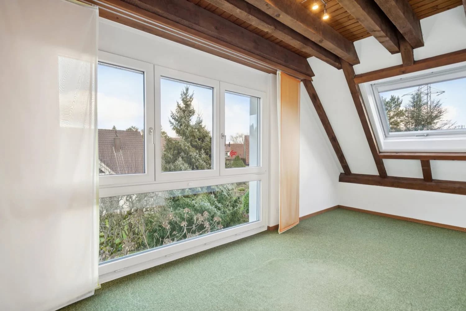 Freistehendes Einfamilienhaus mit tollem Garten