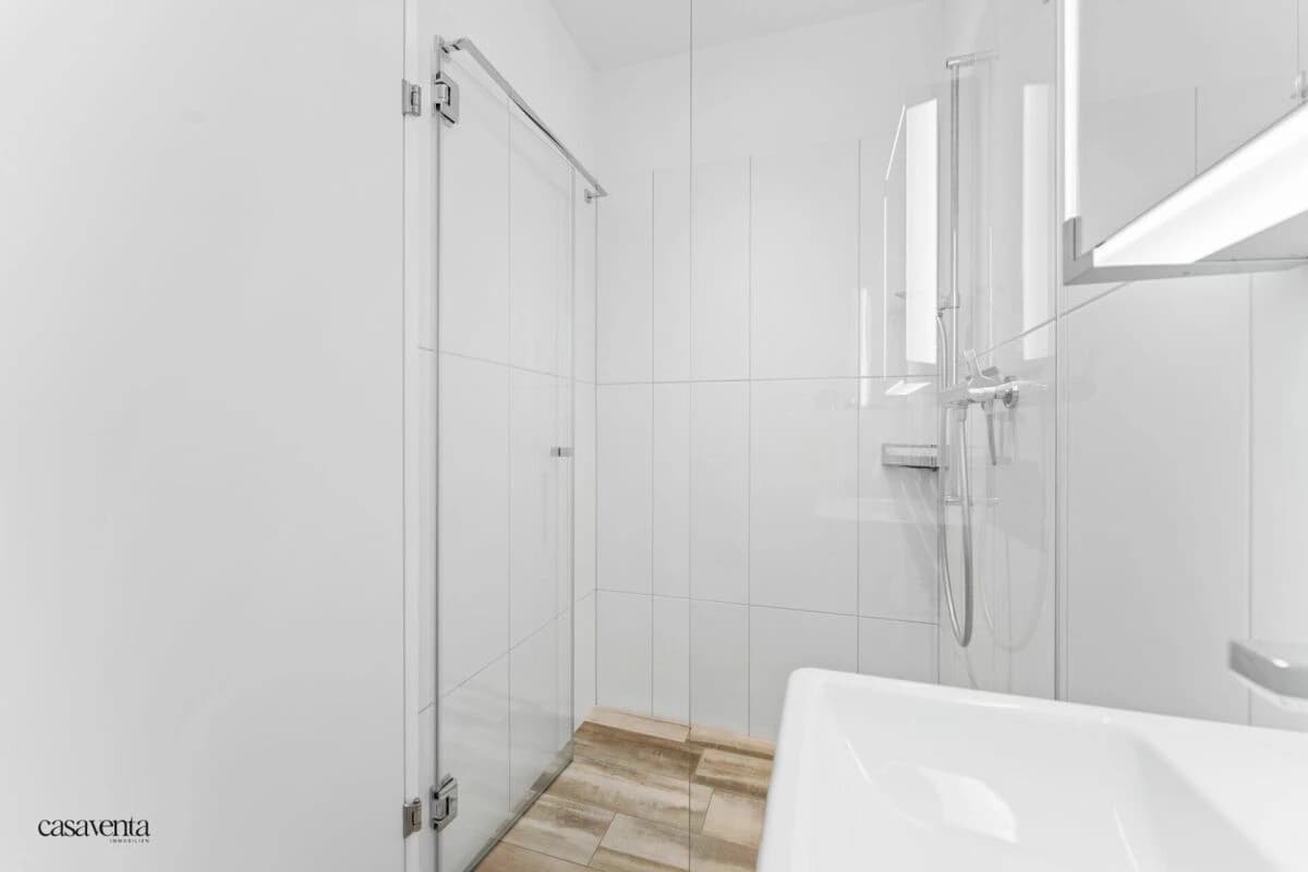 Moderne Dachmaisonette mit Einfamilienhaus-Charakter - bankengeprüft