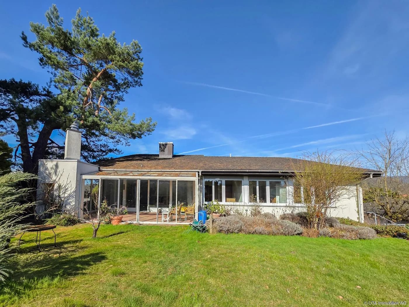 Sonnenverwöhntes Einfamilienhaus mit viel Garten und Privatsphäre