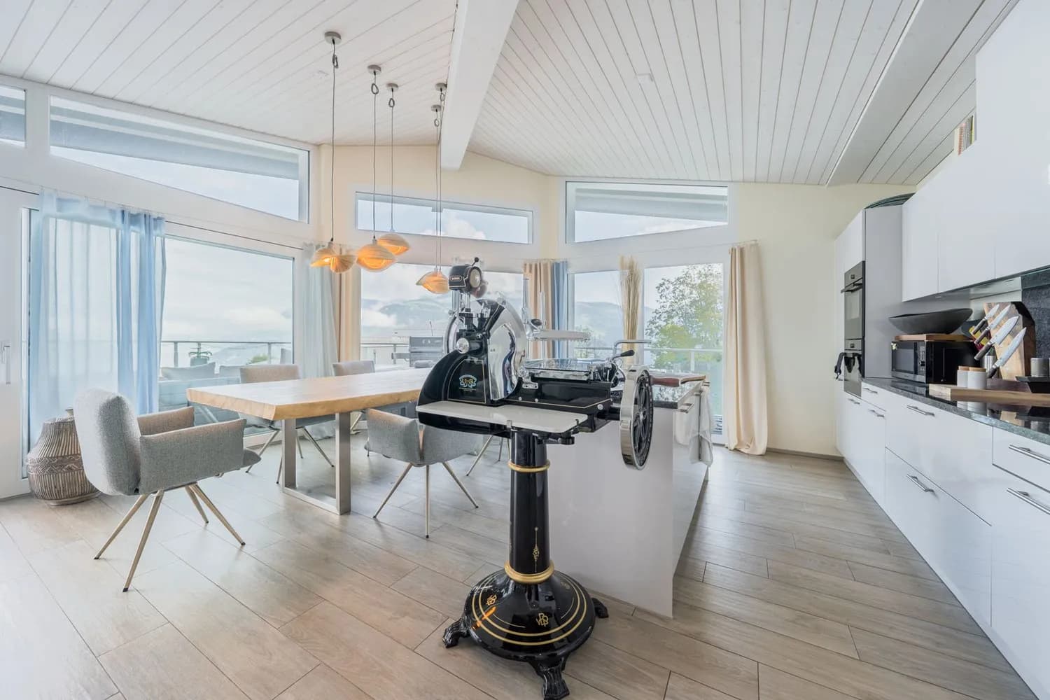 Attikawohnung mit Panorama und Stil