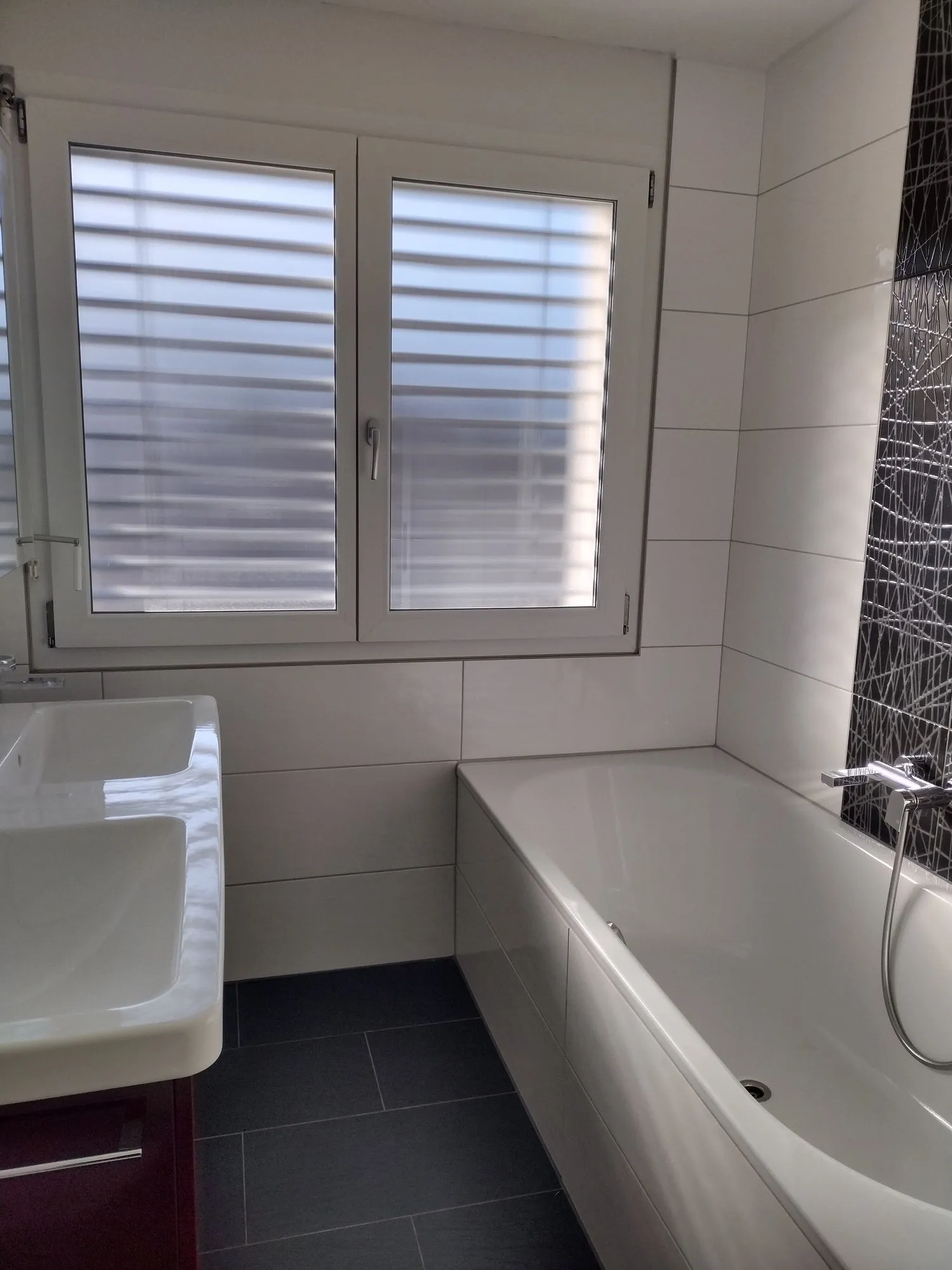 Moderne 5.5-Zimmer-Wohnung mit Lift und viel Licht in Egg