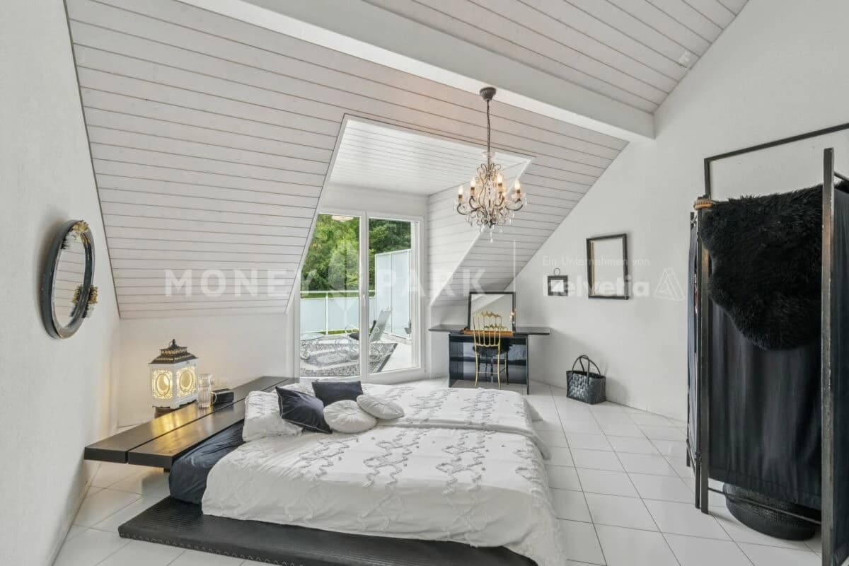 Wohnen mit Aussicht - Gepflegtes 5.5-Zimmer-Haus am Pfannenstiel