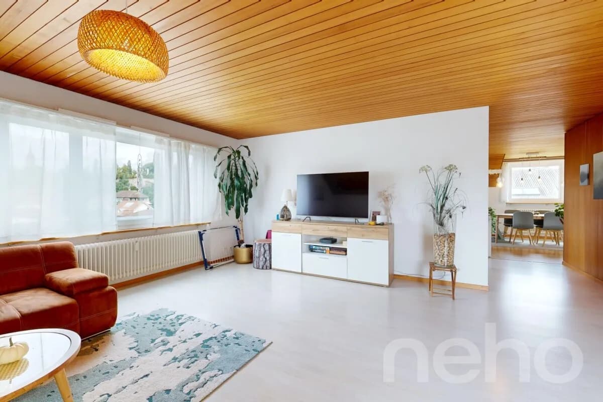 Preiswerte Dachwohnung an ruhiger Lage