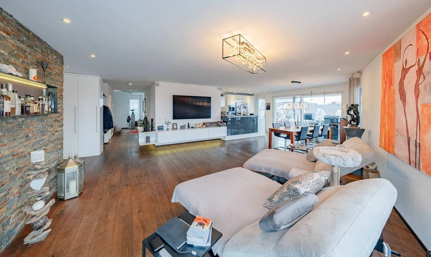 MODERNE WOHNUNG MIT GROSSZÜGIGER TERRASSE UND WEITBLICK