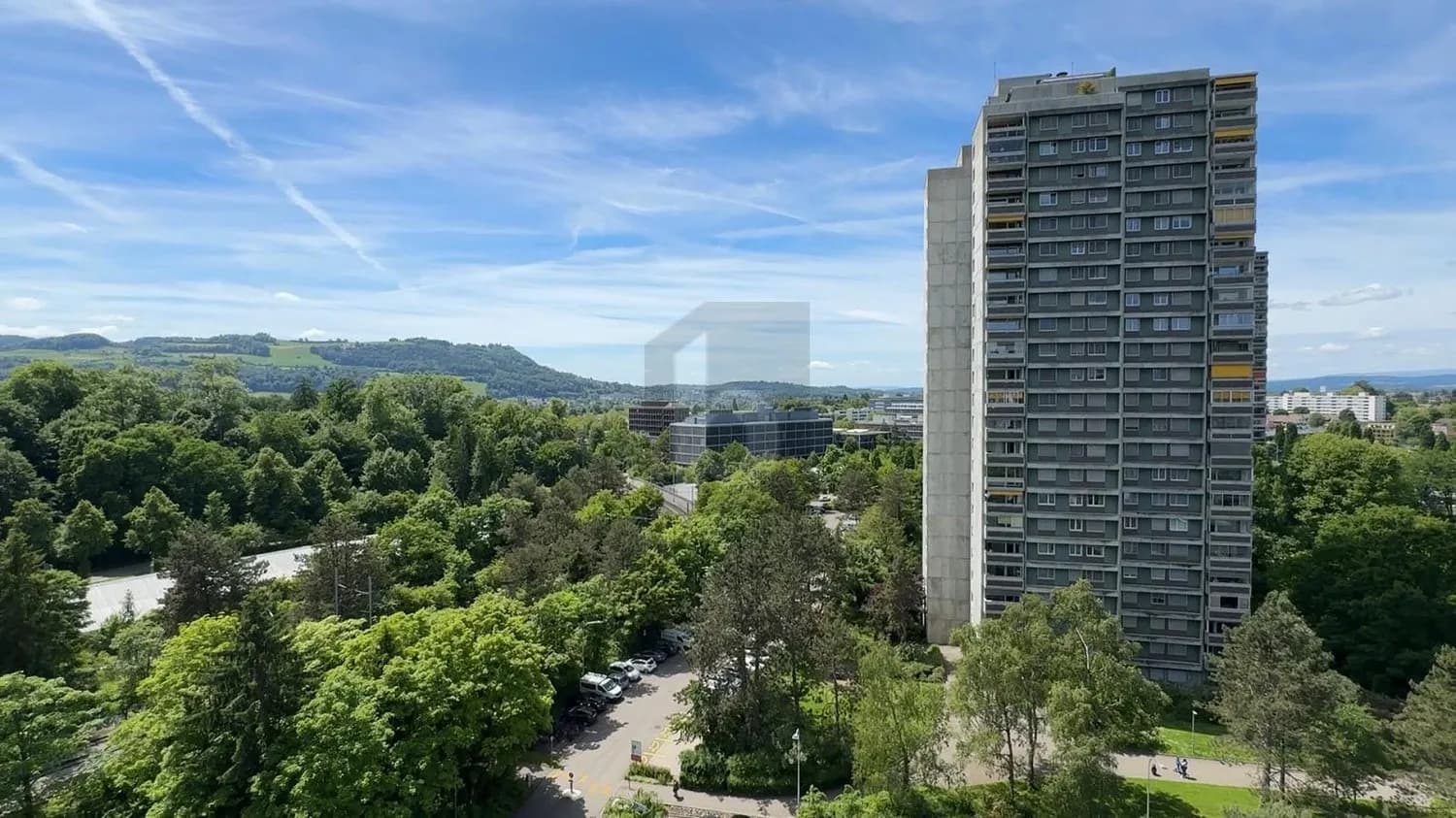 HELL, ZENTRAL UND MIT AUSSICHT