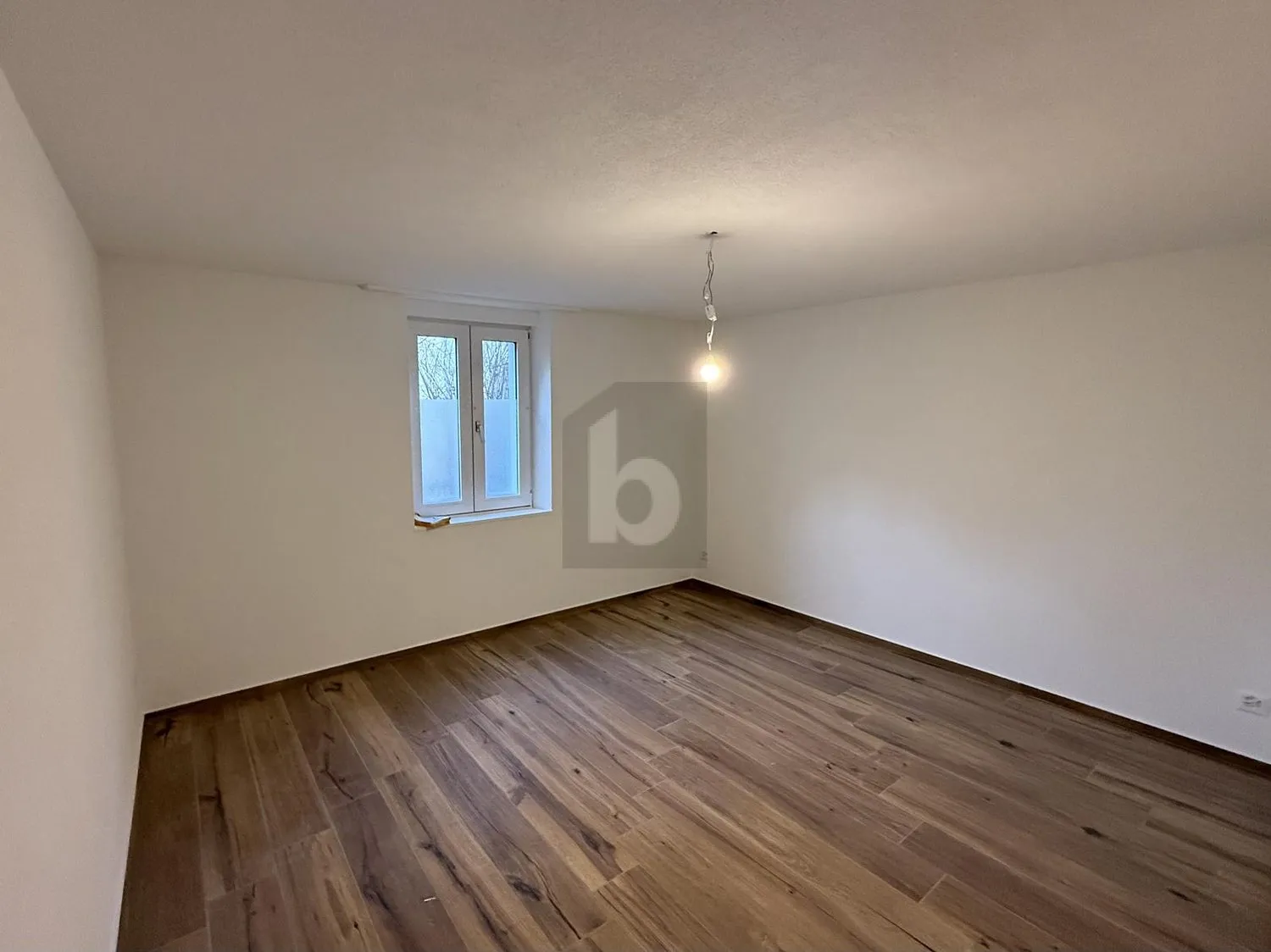 MODERN, LICHTDURCHFLUTET & MIT GARTENZUGANG