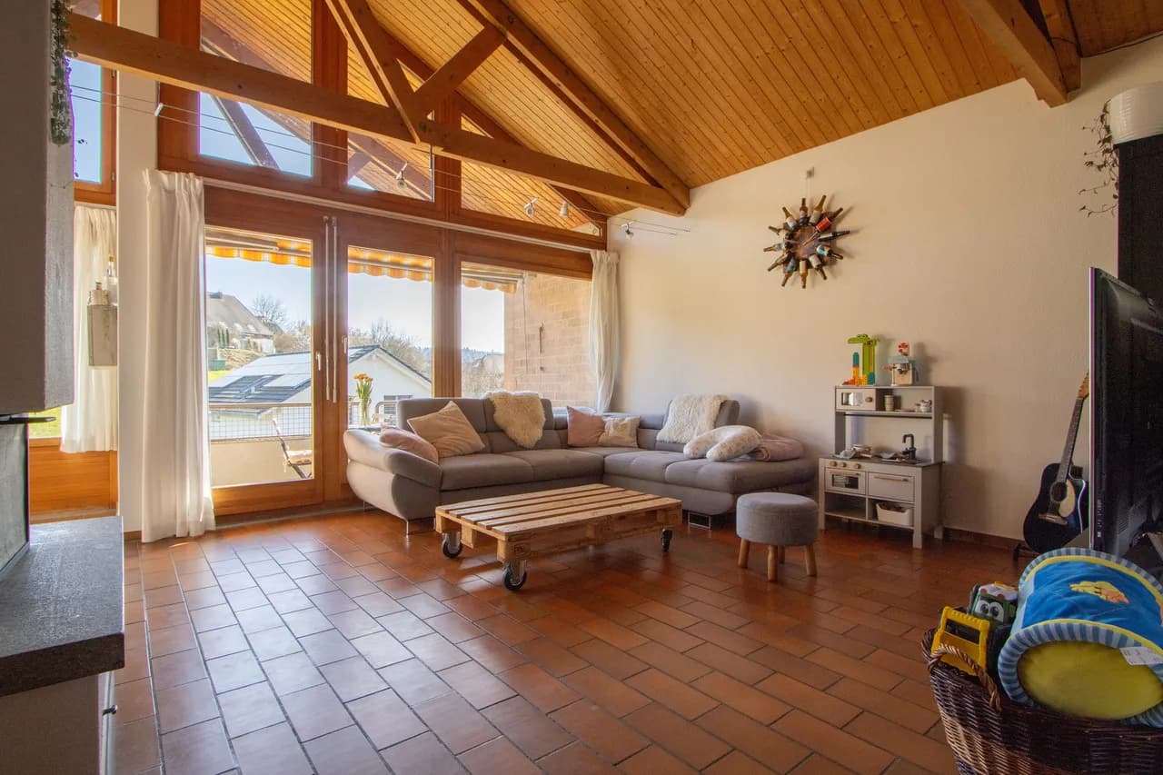 Geräumige 4.5-Zimmer-Dachwohnung in Kallnach