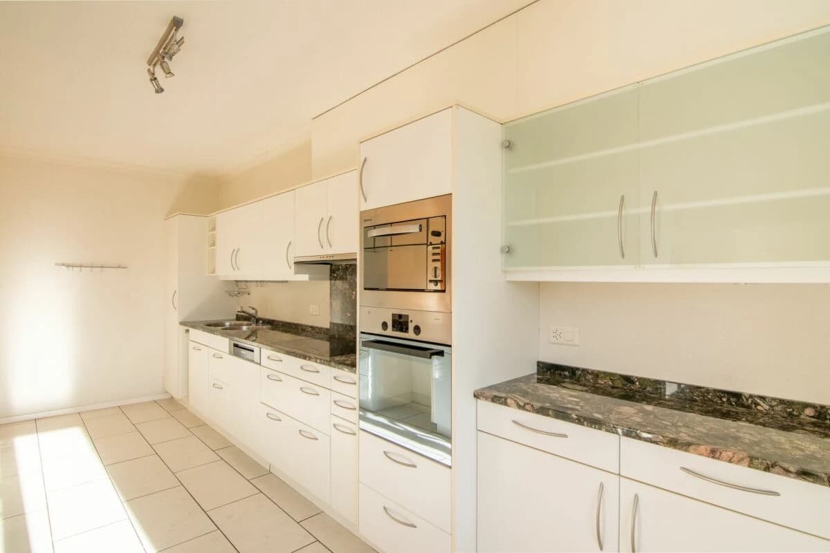 Grosszügiges 6-Zimmer Doppeleinfamilienhaus mit Landhauscharakter und sonnigem Garten in ruhiger Lage nahe Bern.