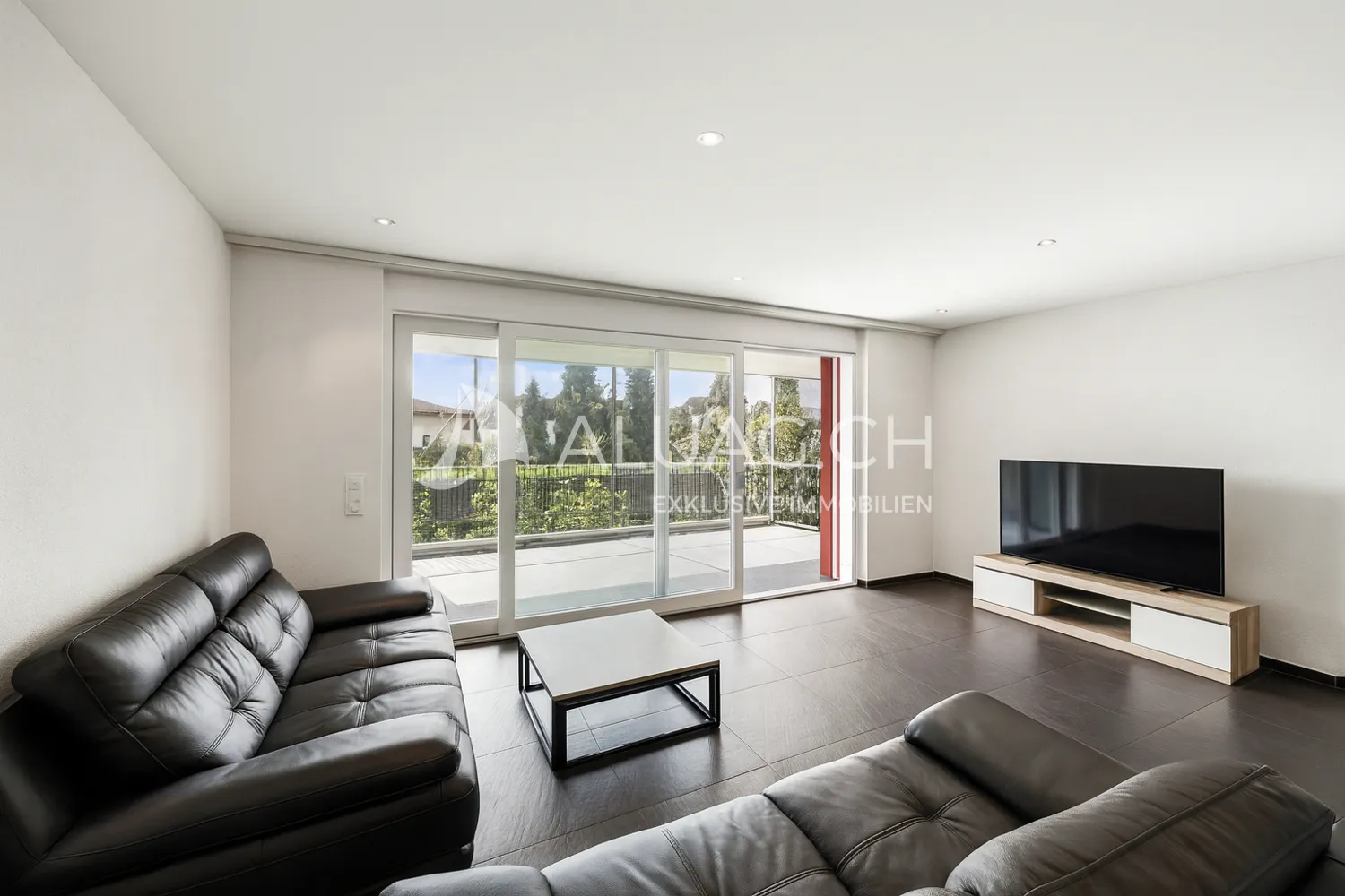 HELLE 4.5 ZIMMER WOHNUNG MIT WINTERGARTEN