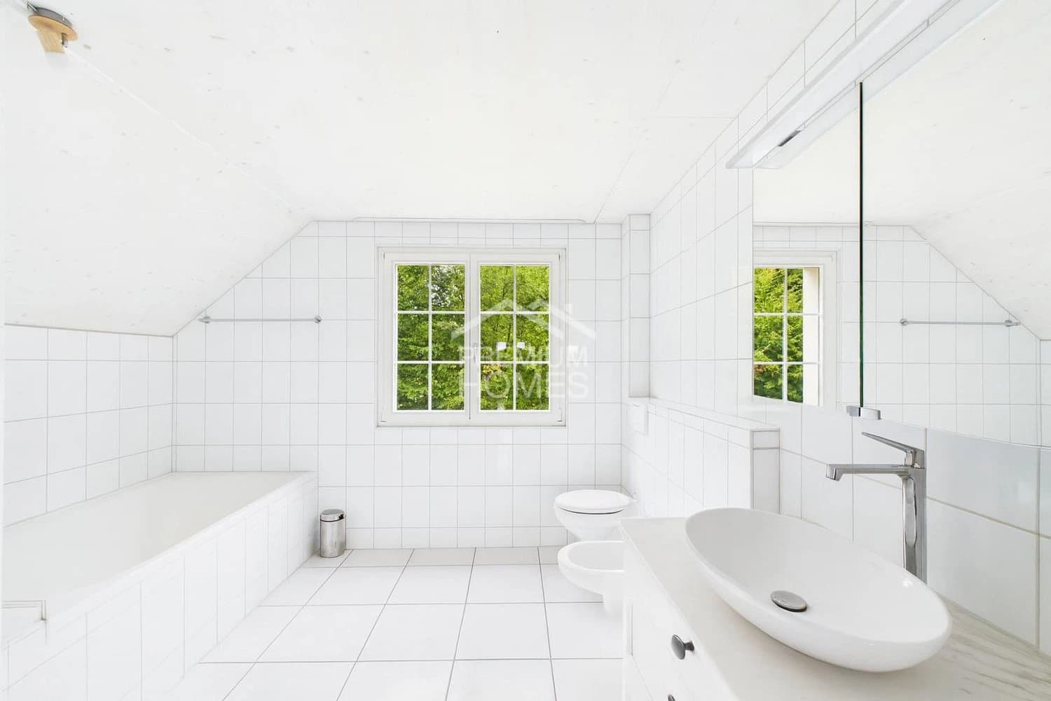 Pool, Garten, Privatsphäre - exklusive Liegenschaft mit Stil