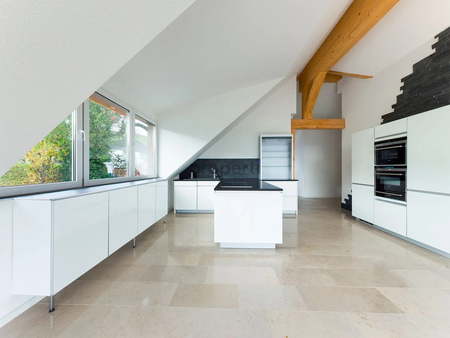 Grosszügiges Einfamilienhaus mit vielseitigem Nutzungskonzept in Weiach