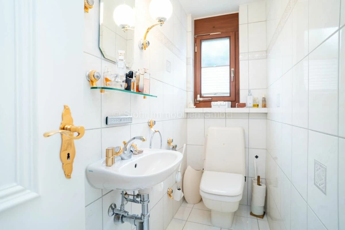 Freistehendes 7-Zimmer Einfamilienhaus mit viel Potenzial