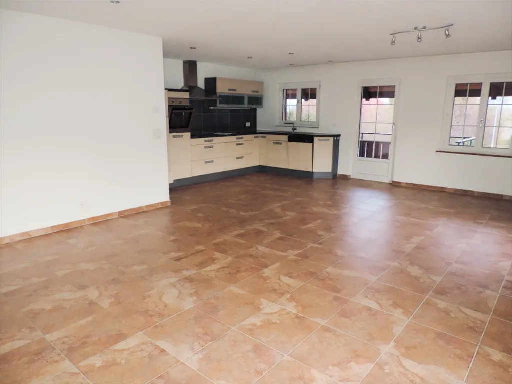 Grosszuegige 3.5-Zimmer-Wohnung mit sonnigem Balkon in Schnotwill