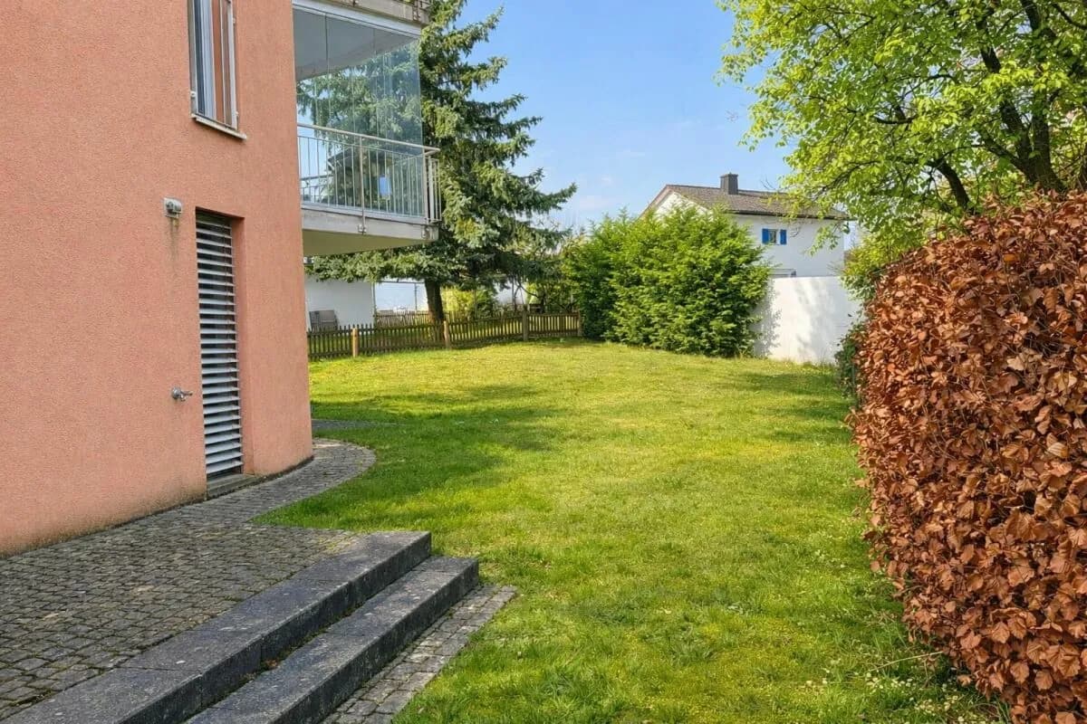 ATTRAKTIVE ANLAGEWOHNUNG MIT SONNIGEM SITZPLATZ