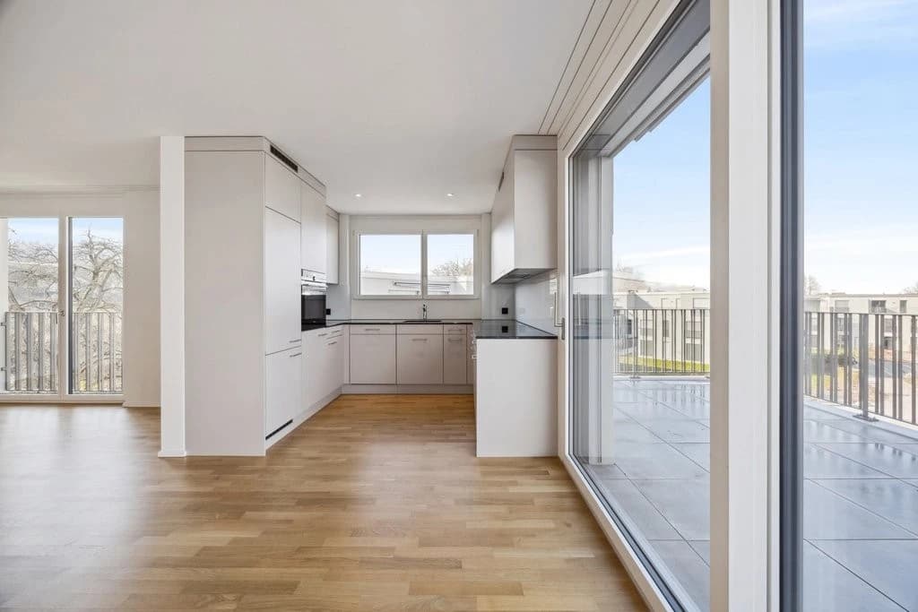 Attikatraum mit Blick auf den See und 64m2 Terrasse