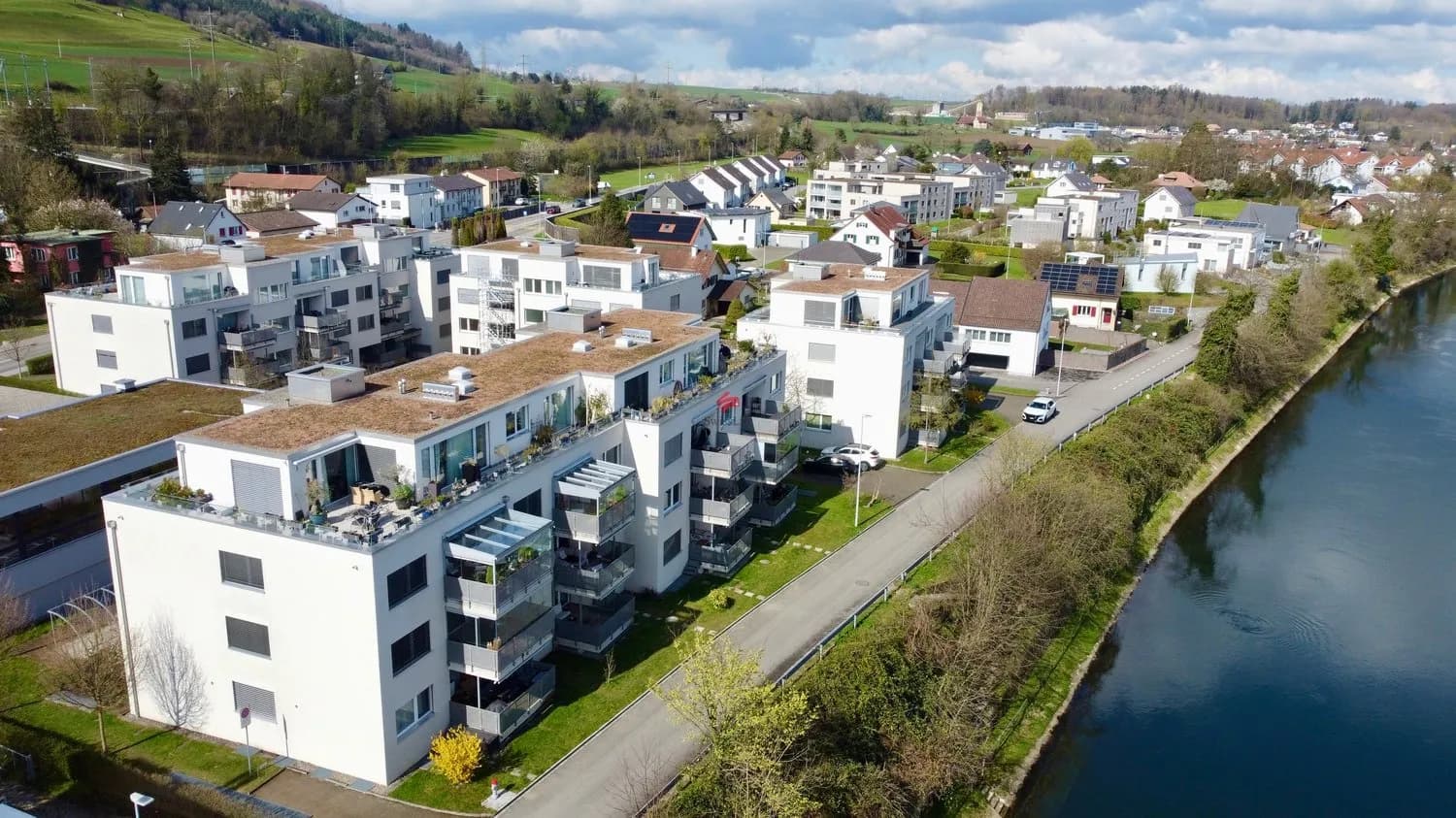 Exklusive 3.5-Zimmer-Wohnung direkt am Rhein