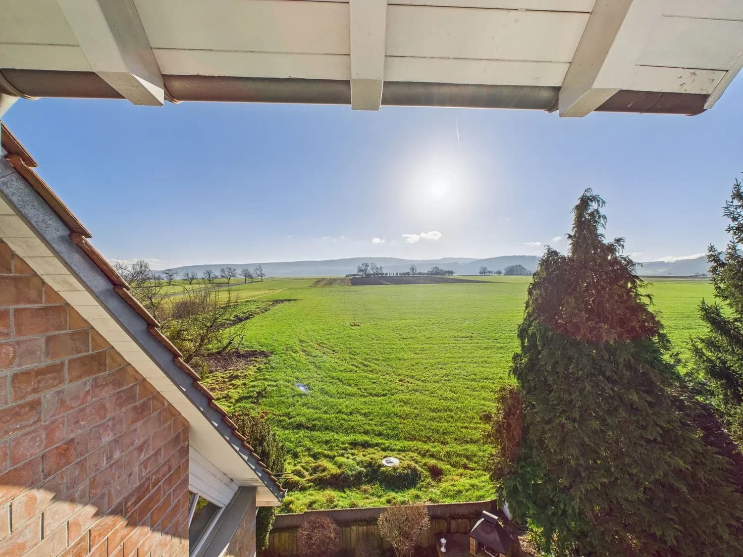 Modern 2.5-Zimmer-Roof-Flat mit Keller und Parkplatz, Biel-Benken