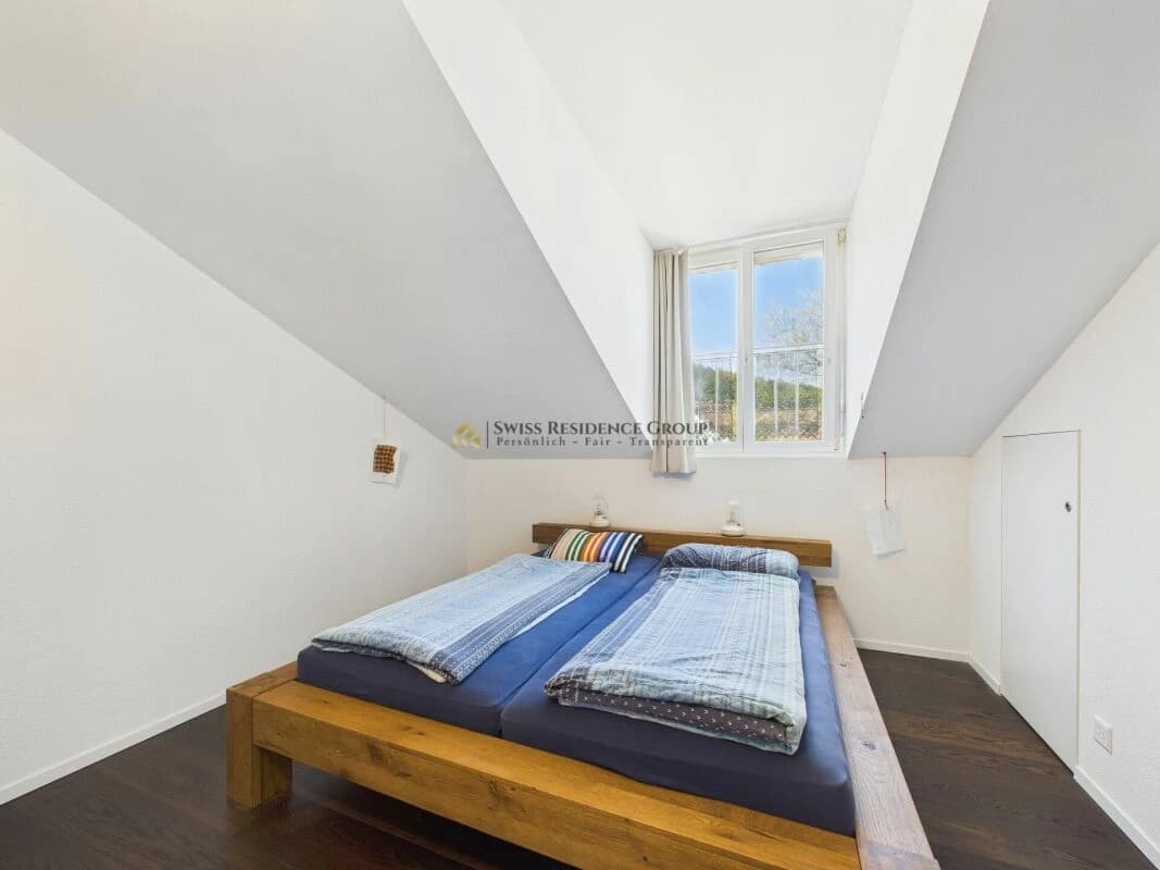 Exklusives Wohngefühl: Dach-Maisonette mit Klimaanlage im steuergünstigen Neerach