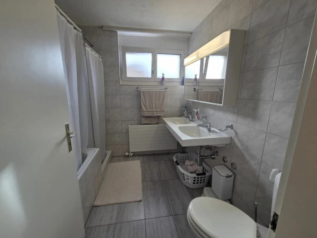 Zu verkaufen im Zihlackerring 13 in Turbenthal grosse 4.5 Zi.-Wohnung. Nur 2 Gehminuten bis ÖV.