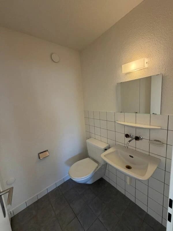 Schöne, helle 4-Zimmer-Wohnung mit Balkon & Bergsicht an zentraler Lage in Chur