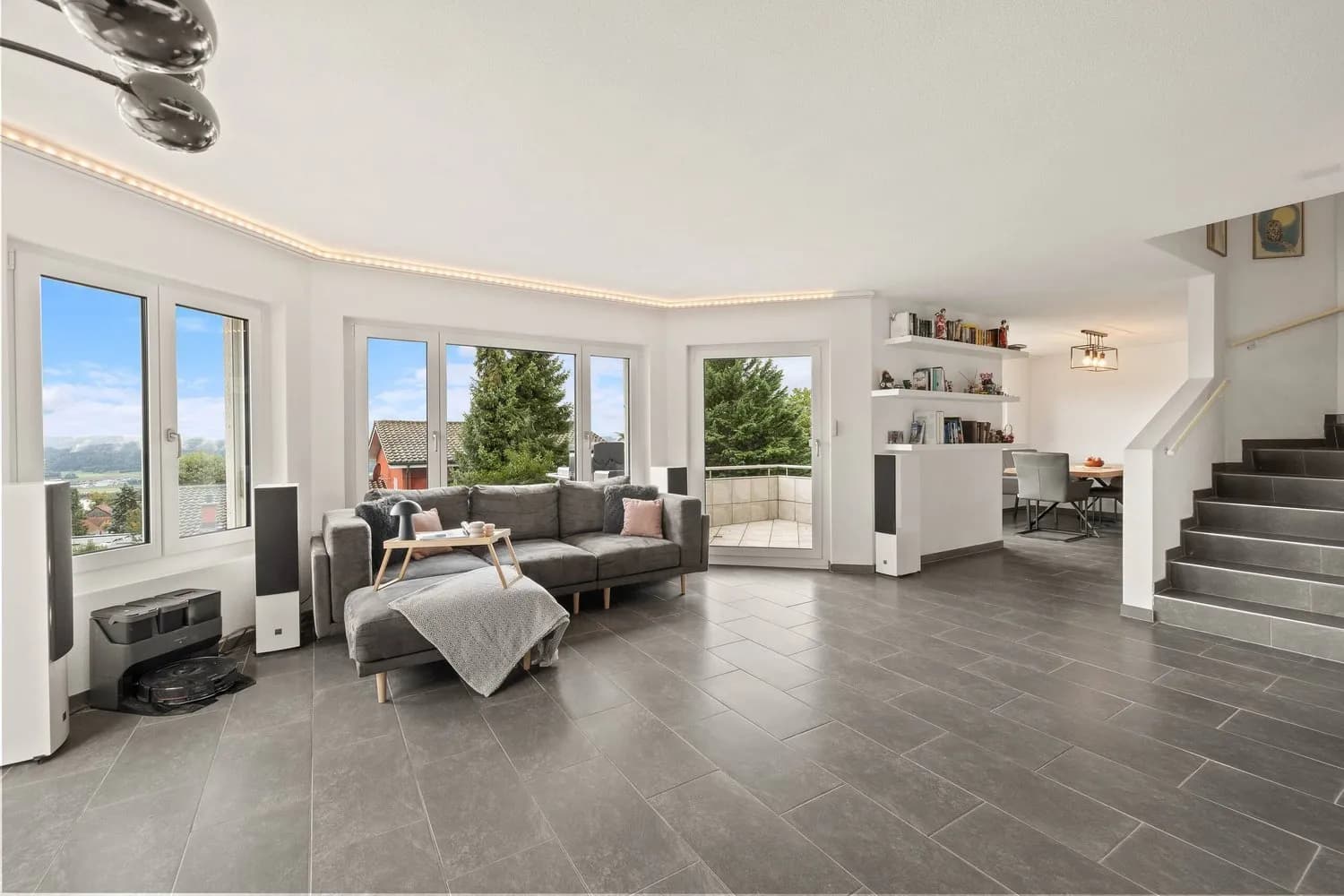 STILVOLL RENOVIERTES FAMILIENHAUS MIT VIEL WOHNQUALITÄT