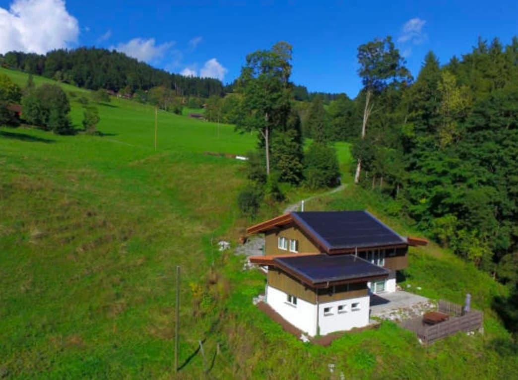 Exklusive Alleinlage mit grossem Umschwung in Goldiwil  sonnig & absolut privat