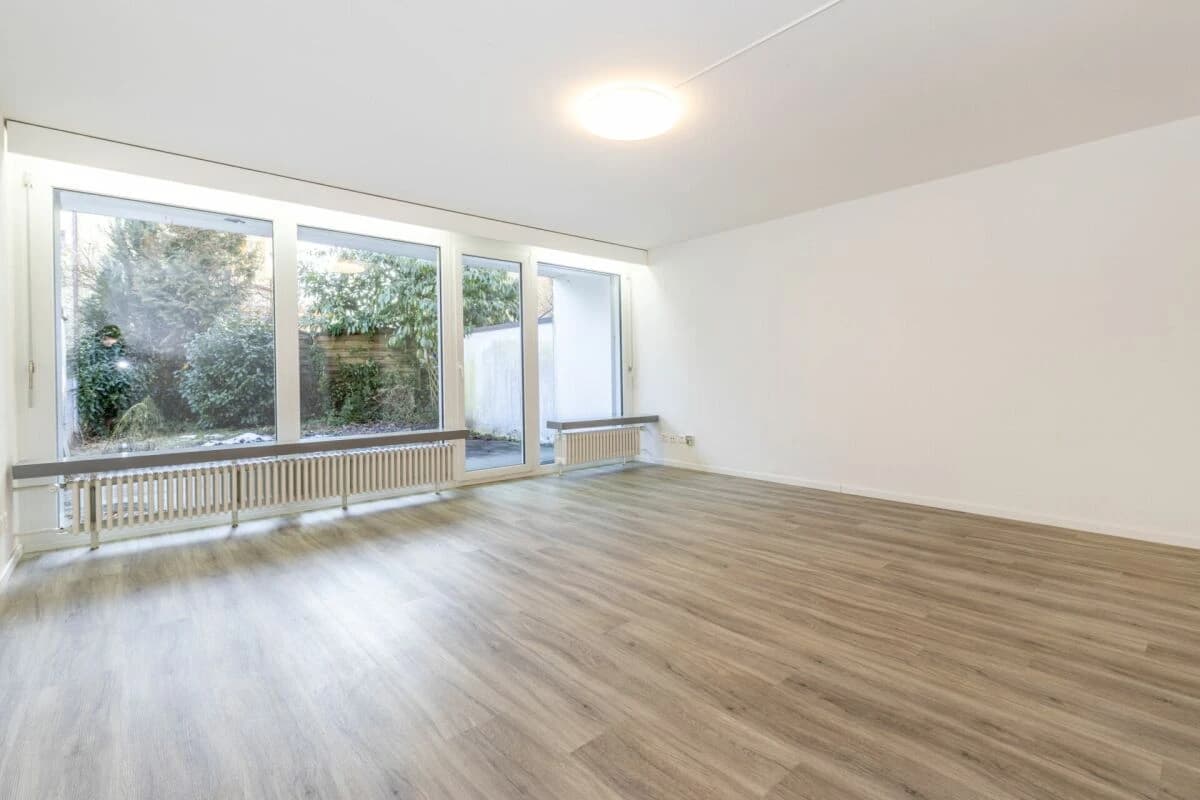 Renoviertes 5-Zimmer Mittelhaus mit Aussenparkplatz im beliebten Nägelseequartier