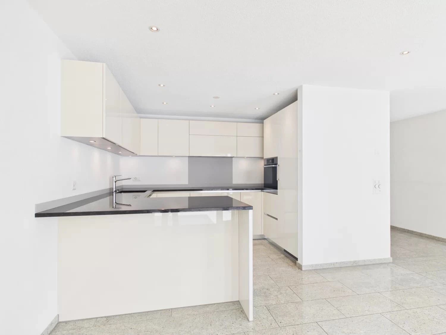 Stilvolles Wohnen mit Loggia in beliebtem Quartier in Visp