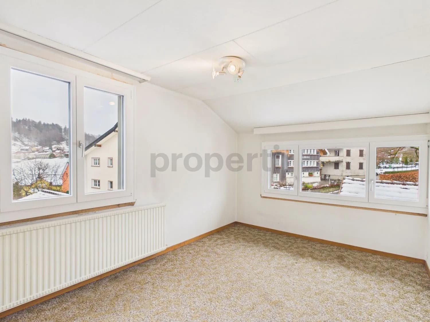 Grosszuegiges 7.5-Zimmer-Einfamilienhaus mit Balkon, Grub
