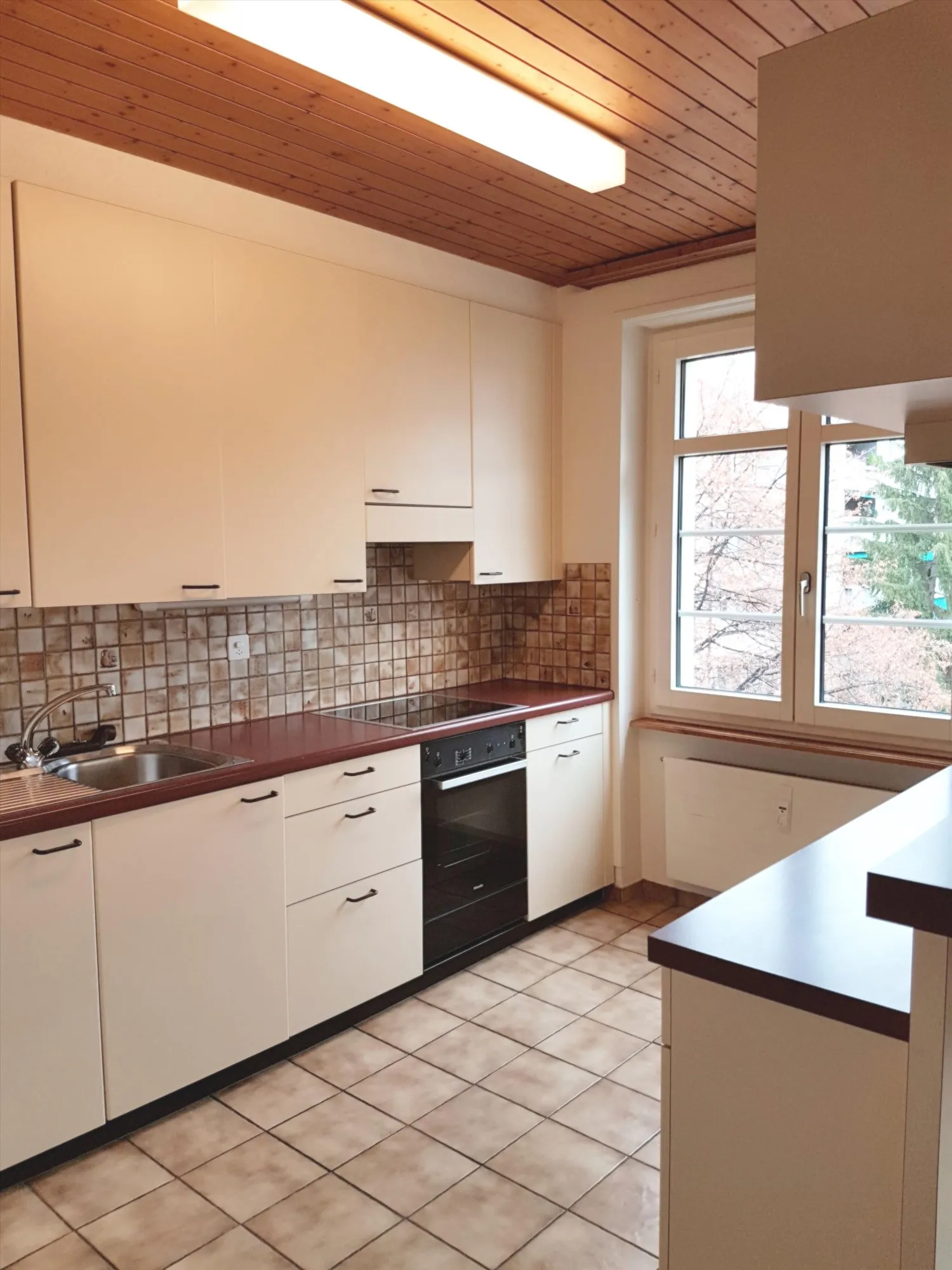 MIETEN OHNE KAUTION - tolle Dachwohnung nähe Bad. Bahnhof