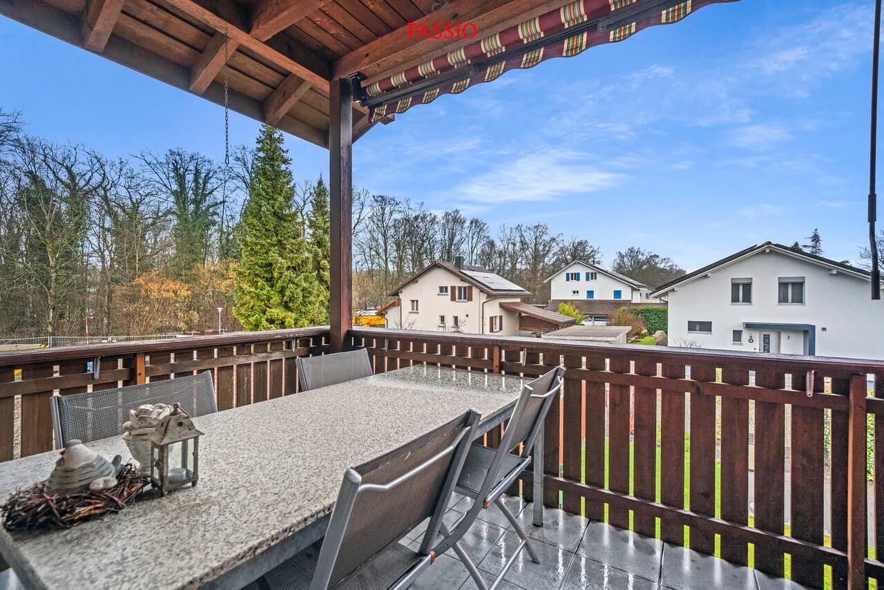 Top gepflegtes 9.5-Zimmer Zweifamilienhaus mit Gartenparadies