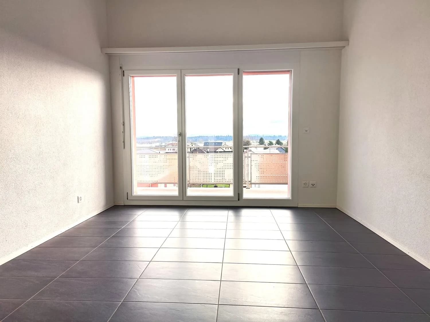 Helle & moderne 2.5-Zimmer-Wohnung mit Komfort