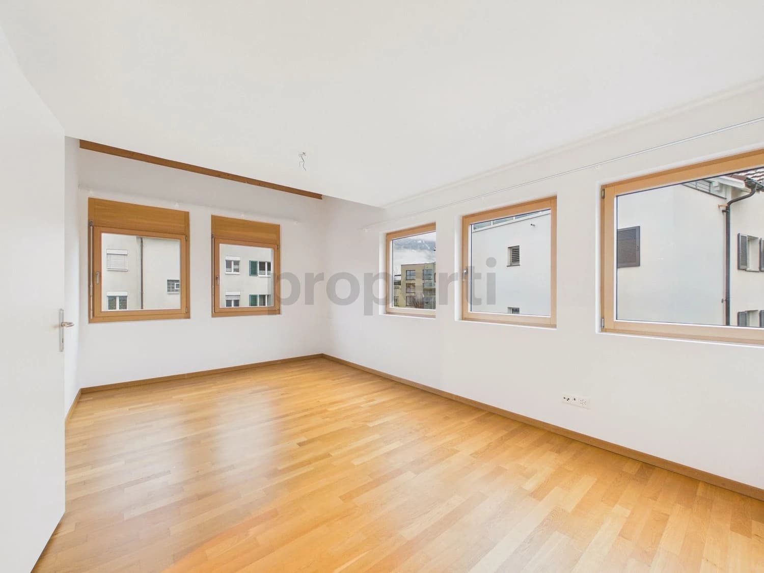 Grosszügige 4.5-Zimmer-Maisonette mit Balkon, Maienfeld