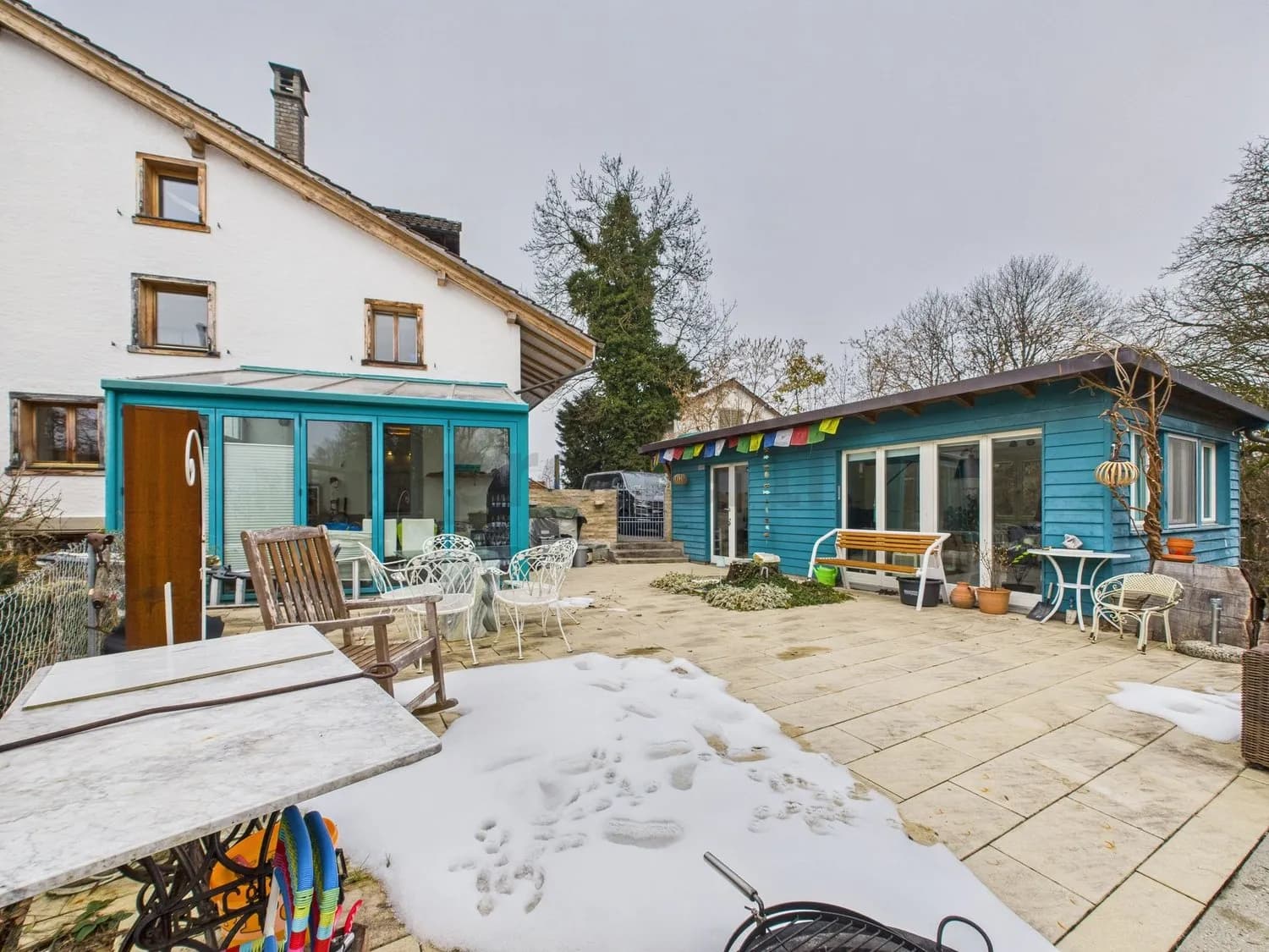 Neu renoviertes 5-Zimmer-Eckhaus mit Garten in Wetzikon