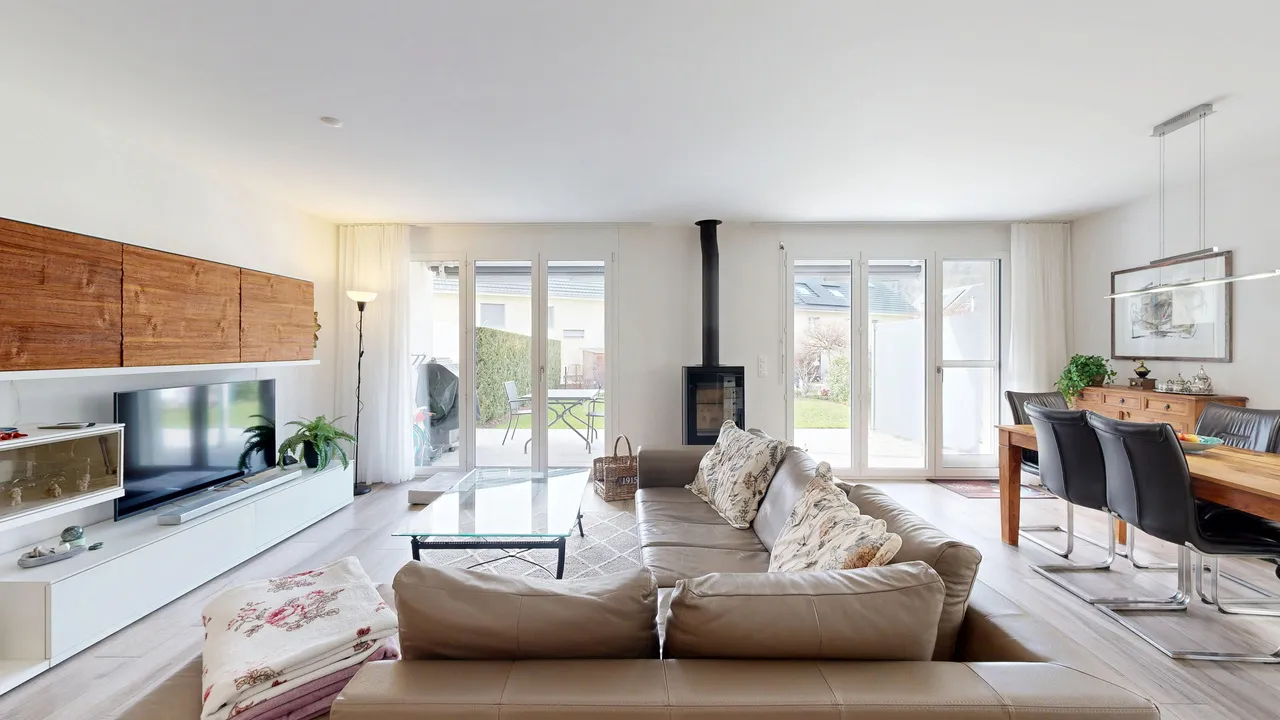 5.5-Zimmer-Eckhaus mit Hobbyraum und zwei Einstellhallenplätzen