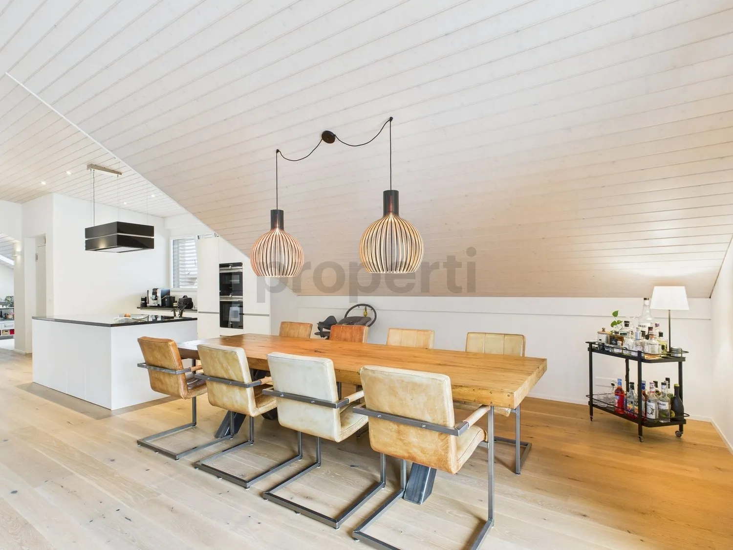 Moderne 5.5-Zimmer Dachwohnung in Erlinsbach mit wunderschöner Terrasse, von wo Sie die Abendsonne geniessen können